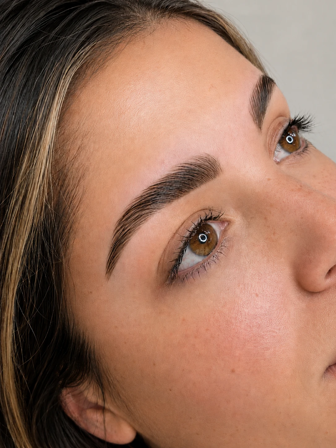 Brow Lamination with Hybrid Dye